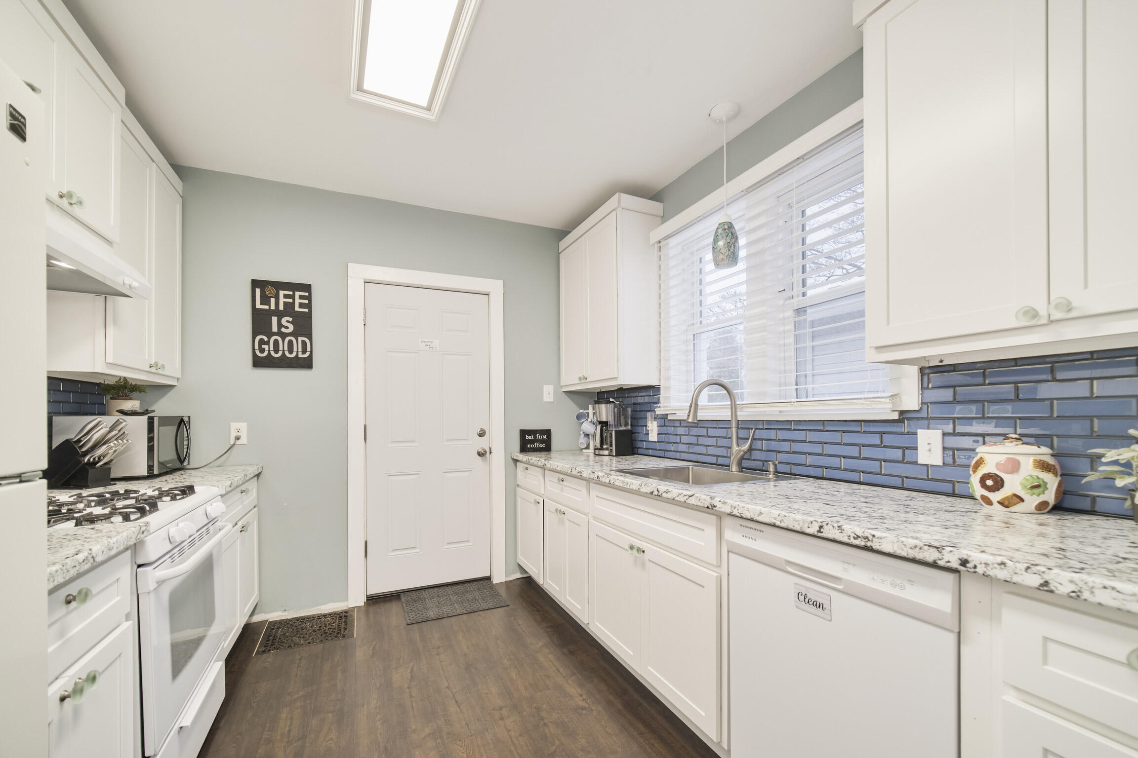 447 2nd Street Manistee, MI 49660 - Photo 20 of 59 445 Kitchen