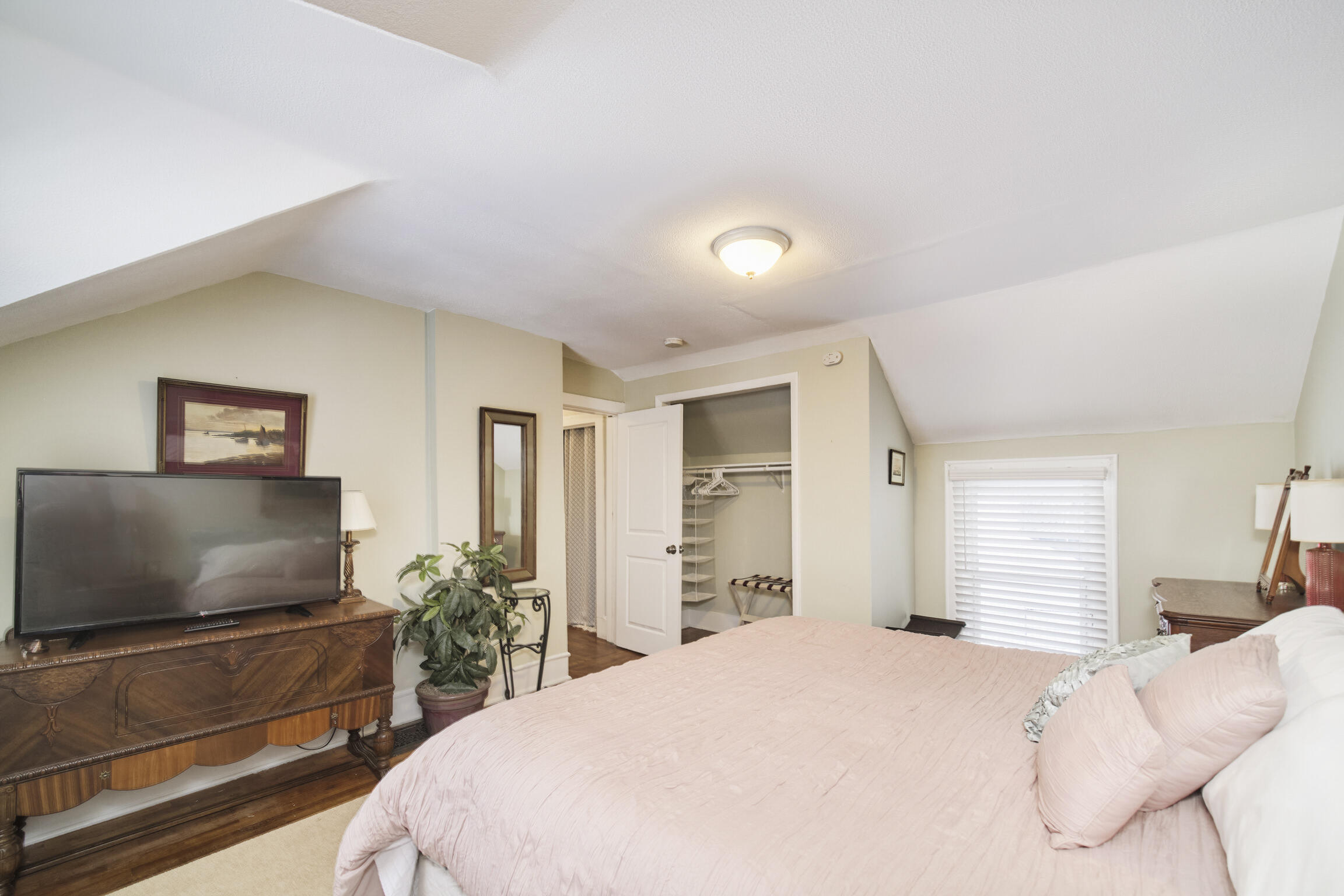 447 2nd Street Manistee, MI 49660 - Photo 28 of 59 445 Upper Bedroom 3