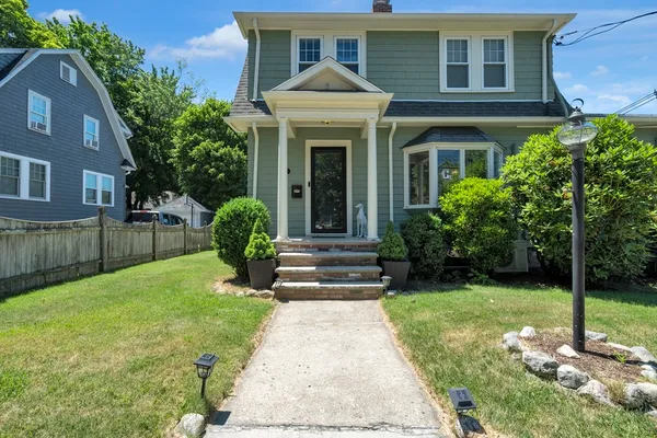 $4,850 | 184 William Street, Unit 1, Stoneham, MA 02180