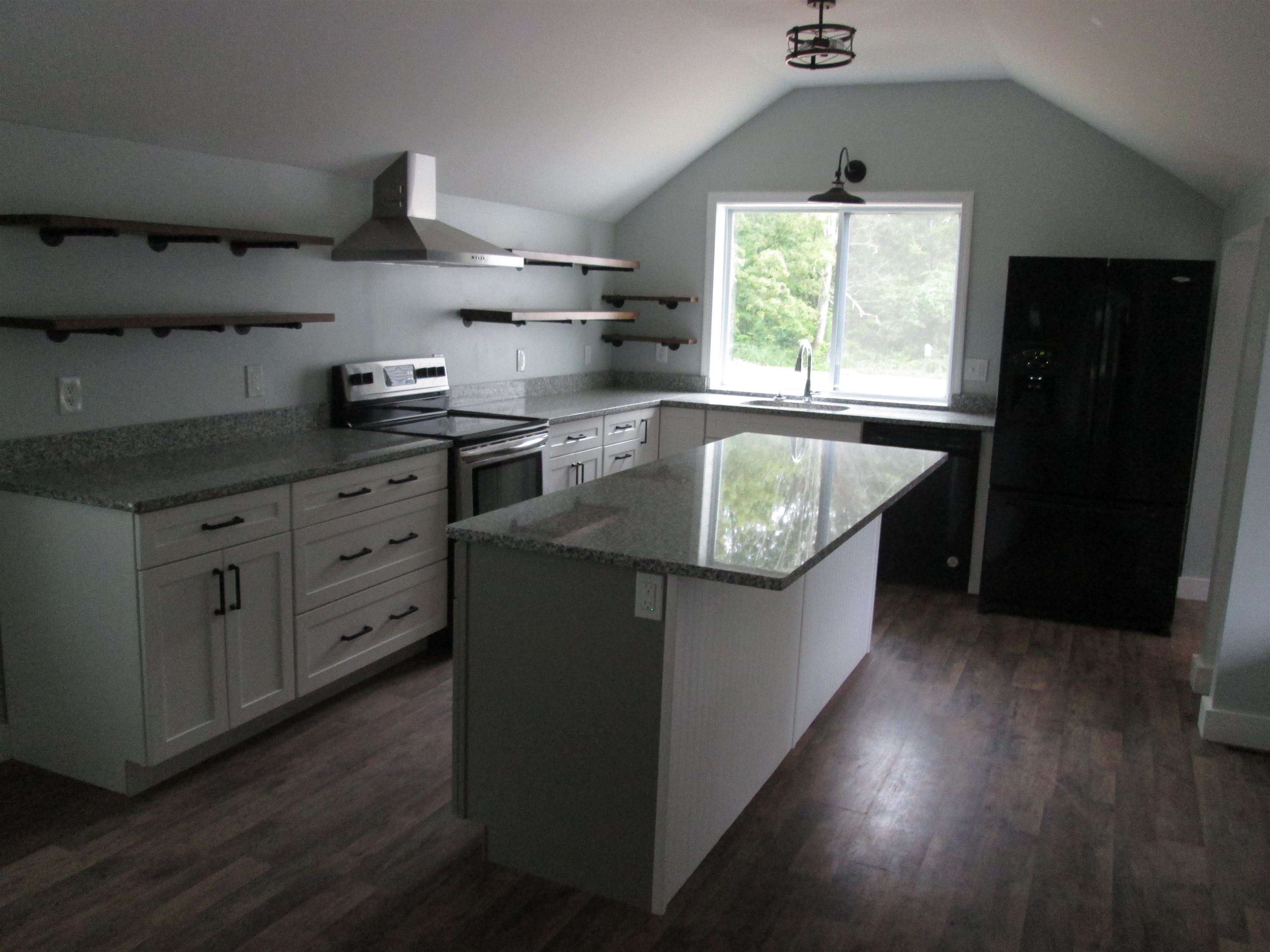 370 Mammoth Road Londonderry, NH 03053 - Photo 14 of 37 Gallery Image 14