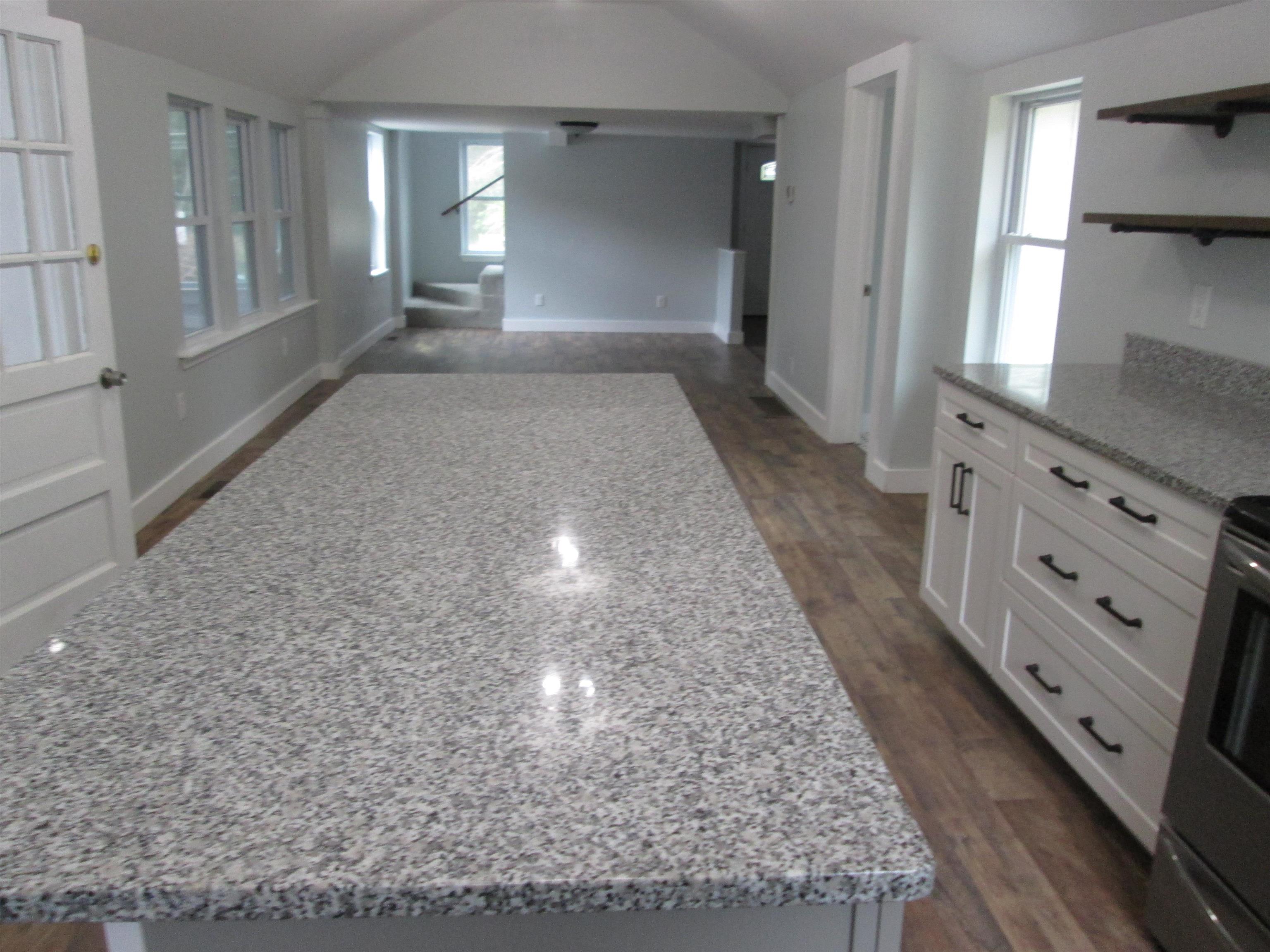 370 Mammoth Road Londonderry, NH 03053 - Photo 18 of 37 Gallery Image 18