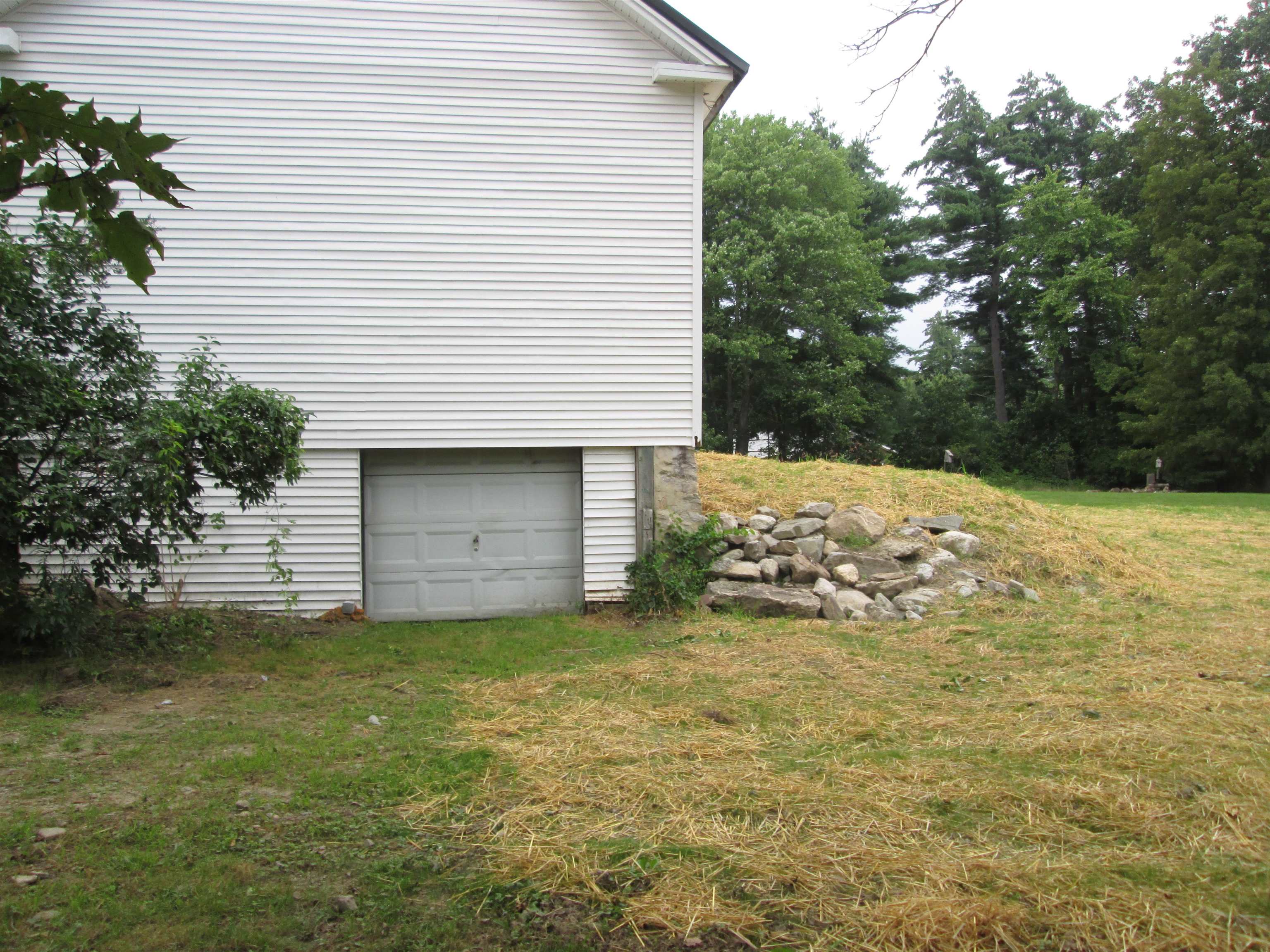 370 Mammoth Road Londonderry, NH 03053 - Photo 3 of 37 Gallery Image 3