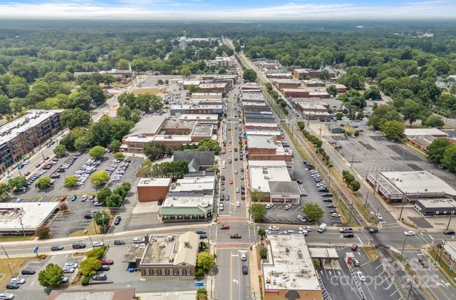 $675,000 | 123 Hedgewood Drive, Mooresville, NC 28115