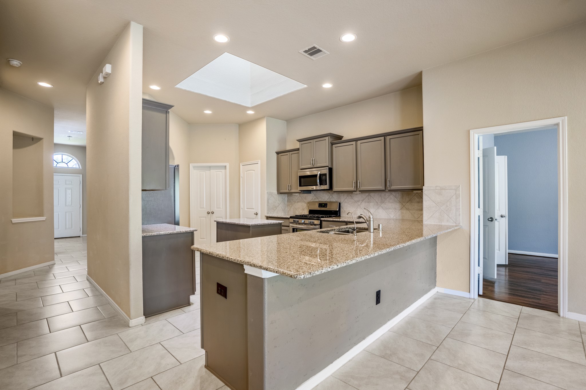 5319 Claymore Meadow Lane Spring, TX 77389 - Photo 16 of 33 Another view of the breakfast bar, where you could place a few stools for convenient dining.