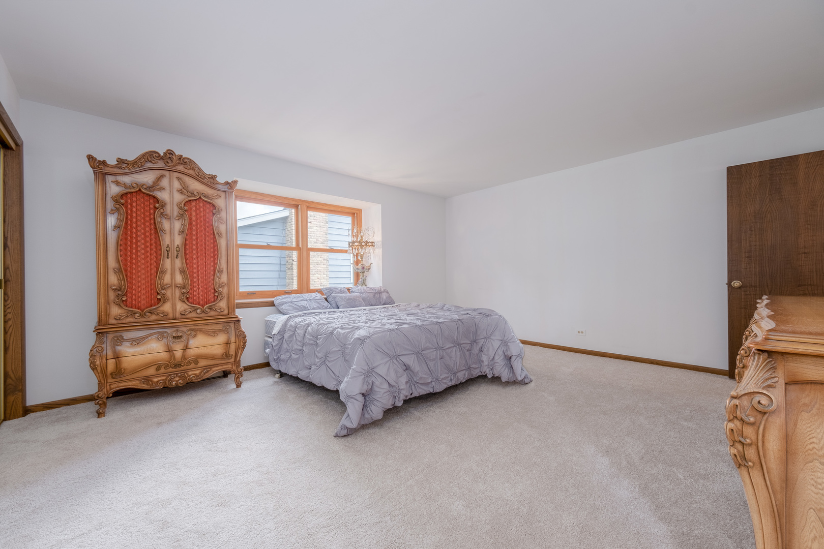 8436 Clynderven Road Burr Ridge, IL 60527 - Photo 19 of 39 a bedroom with a bed and a window