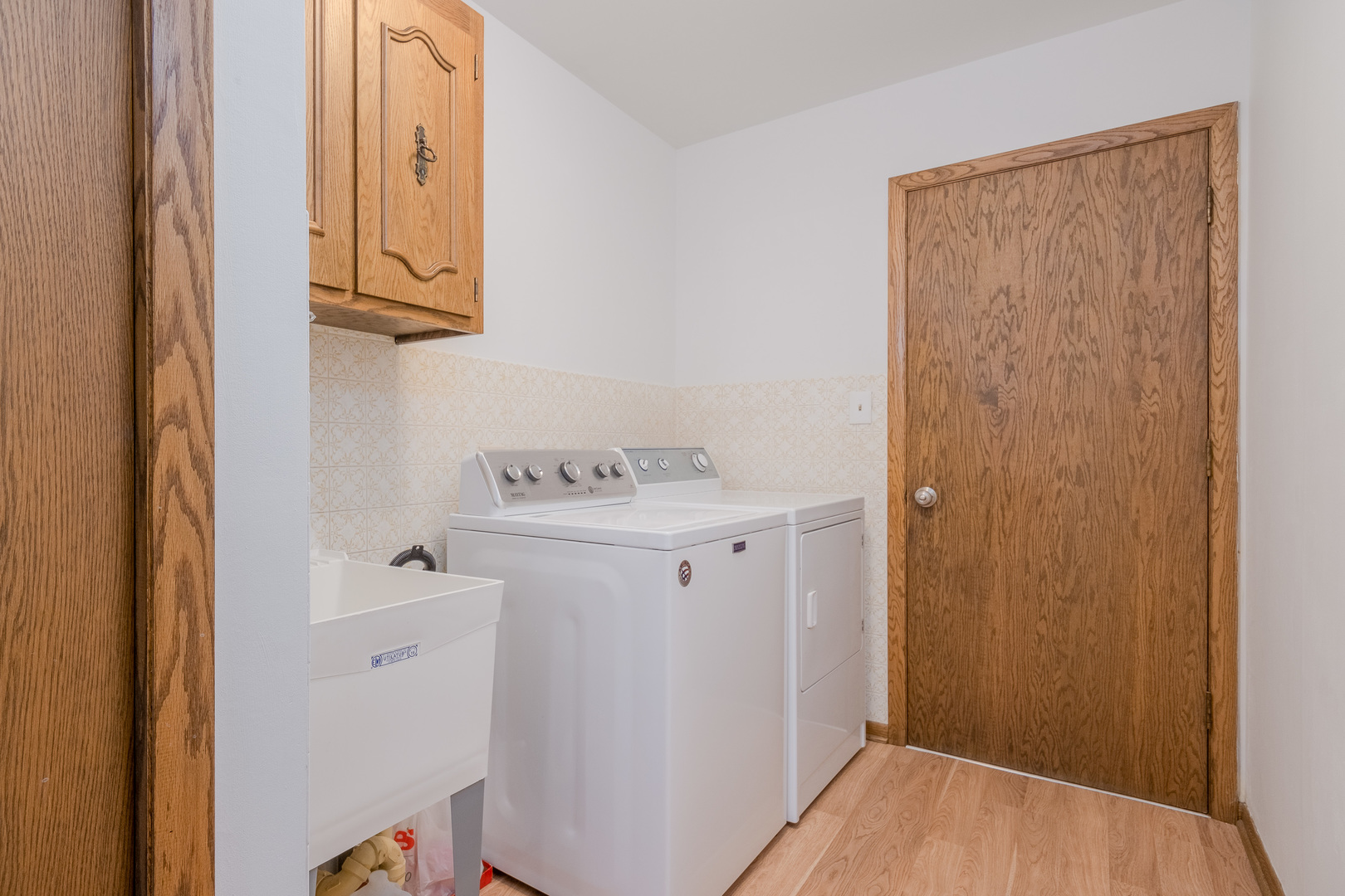 8436 Clynderven Road Burr Ridge, IL 60527 - Photo 28 of 39 a bathroom with a sink a mirror and vanity