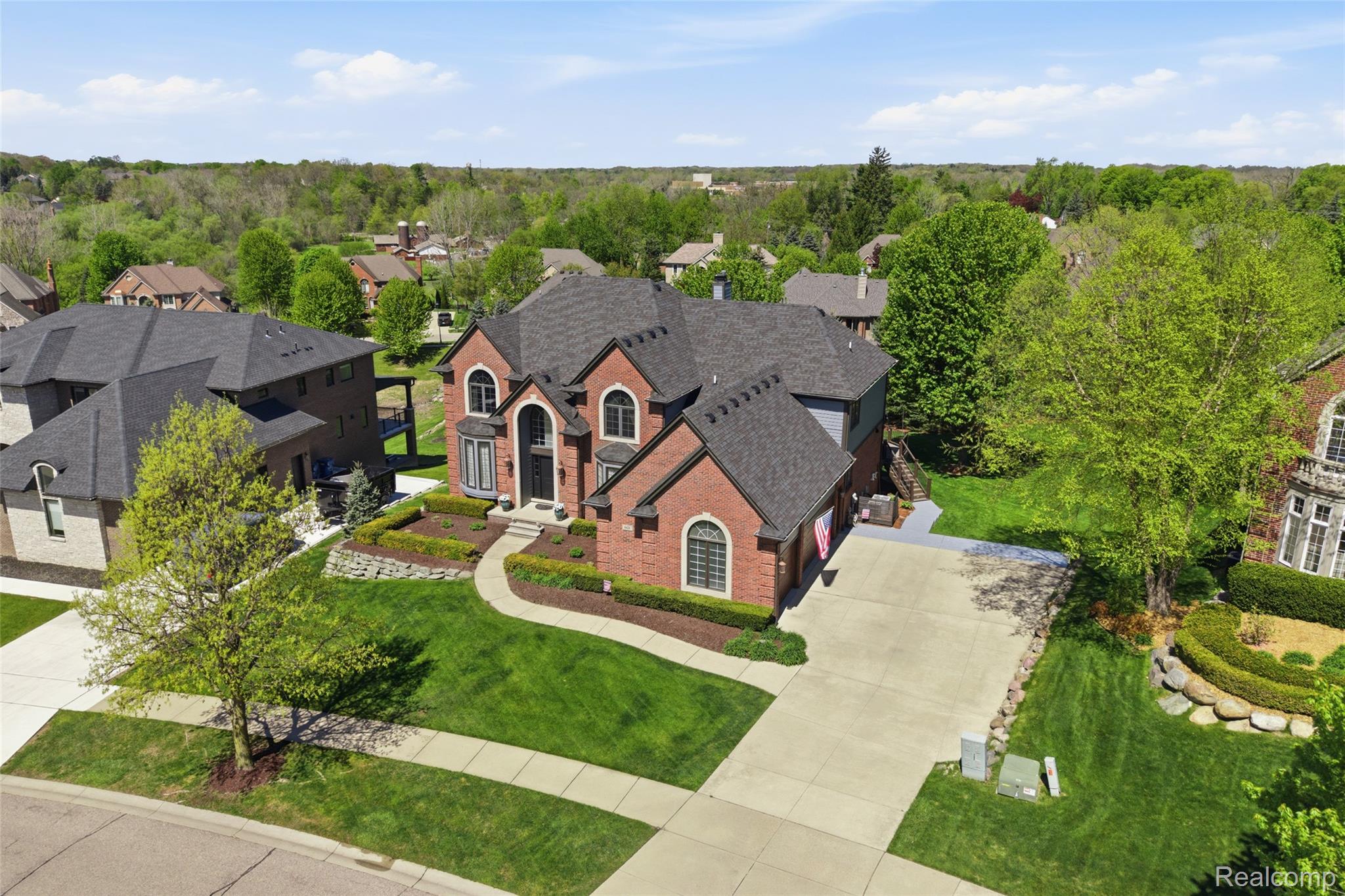 668 Springview Drive Rochester, MI 48307 - Photo 85 of 90 Aerial view of property and surrounding area