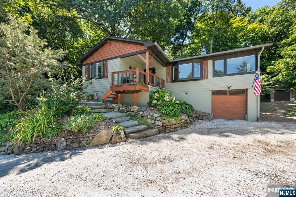 4 Glen Road Vernon, NJ 07422 - Photo 1 of 33 Gallery Image 1