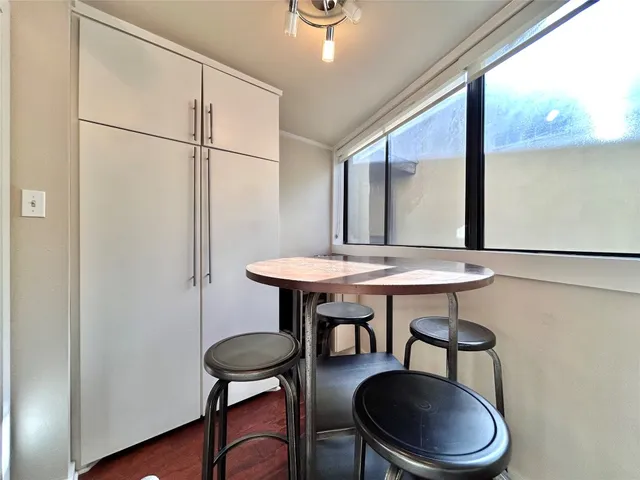 $3,695 | 1106 West 6th Street, Unit 205, Austin, TX 78703