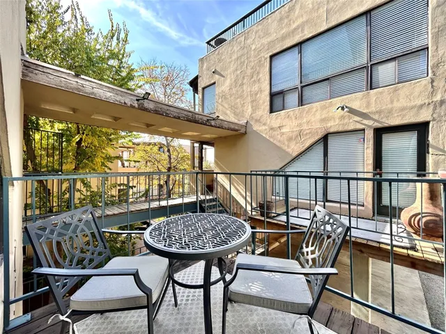 $3,695 | 1106 West 6th Street, Unit 205, Austin, TX 78703