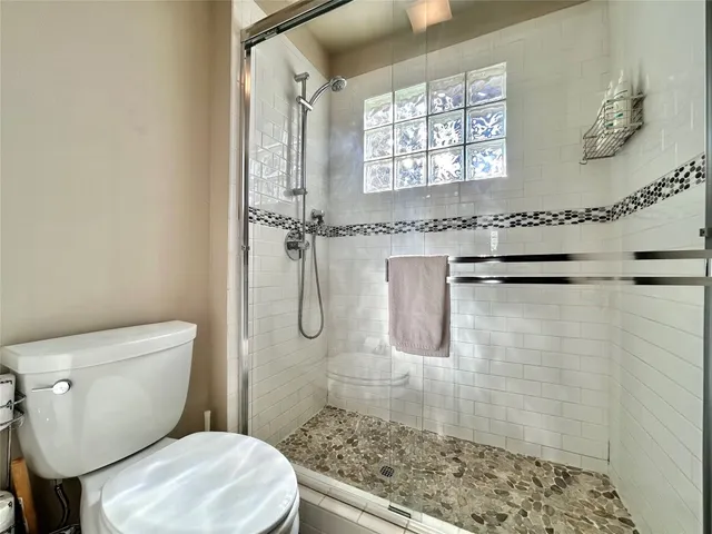 $3,695 | 1106 West 6th Street, Unit 205, Austin, TX 78703