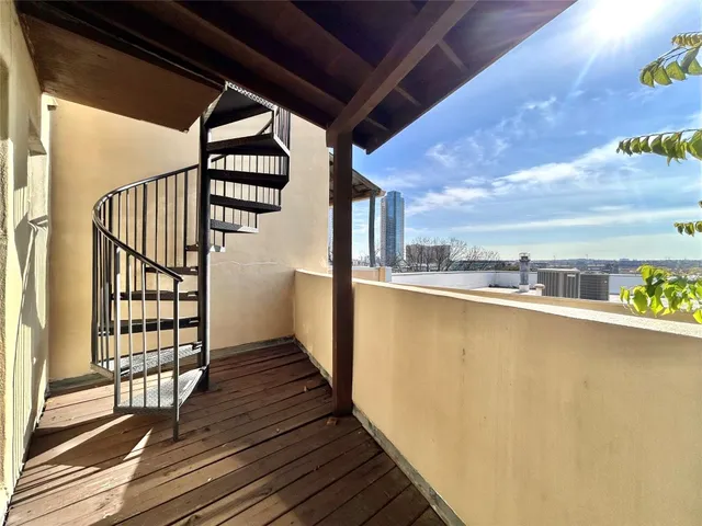 $3,695 | 1106 West 6th Street, Unit 205, Austin, TX 78703