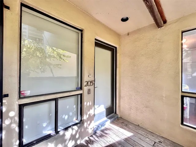 $3,695 | 1106 West 6th Street, Unit 205, Austin, TX 78703