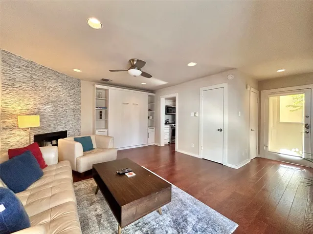 $3,695 | 1106 West 6th Street, Unit 205, Austin, TX 78703