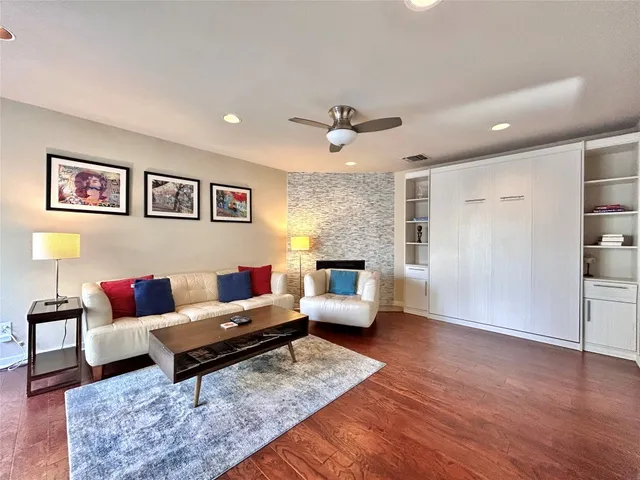 $3,695 | 1106 West 6th Street, Unit 205, Austin, TX 78703