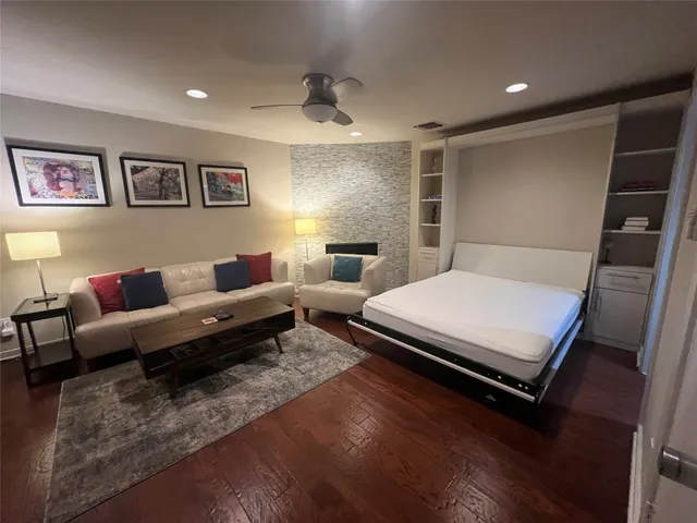 $3,695 | 1106 West 6th Street, Unit 205, Austin, TX 78703