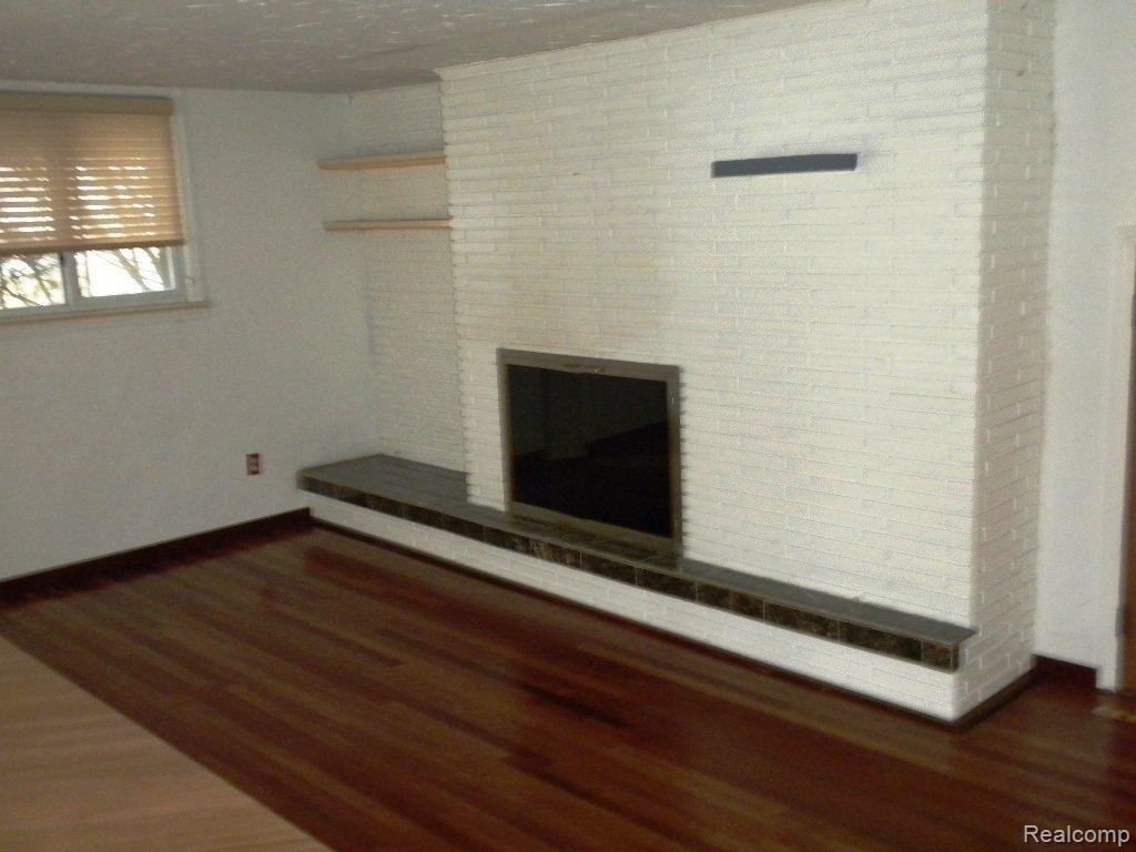 429 Rochdale Drive South Rochester, MI 48309 - Photo 7 of 17 Living Room