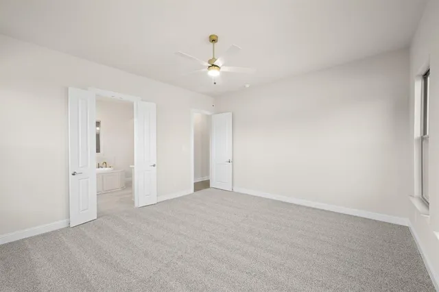 an empty room with fan and a ceiling fan