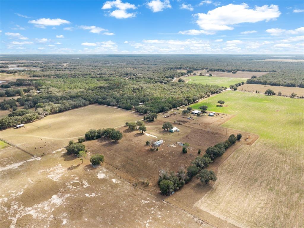 11406 Southwest 274 Street Newberry, FL 32669 - Photo 3 of 14 a view of an ocean and beach