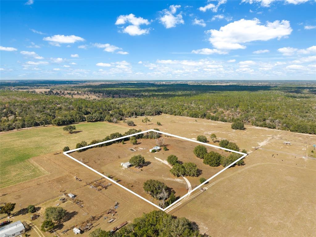 11406 Southwest 274 Street Newberry, FL 32669 - Photo 9 of 14 a view of a tennis court
