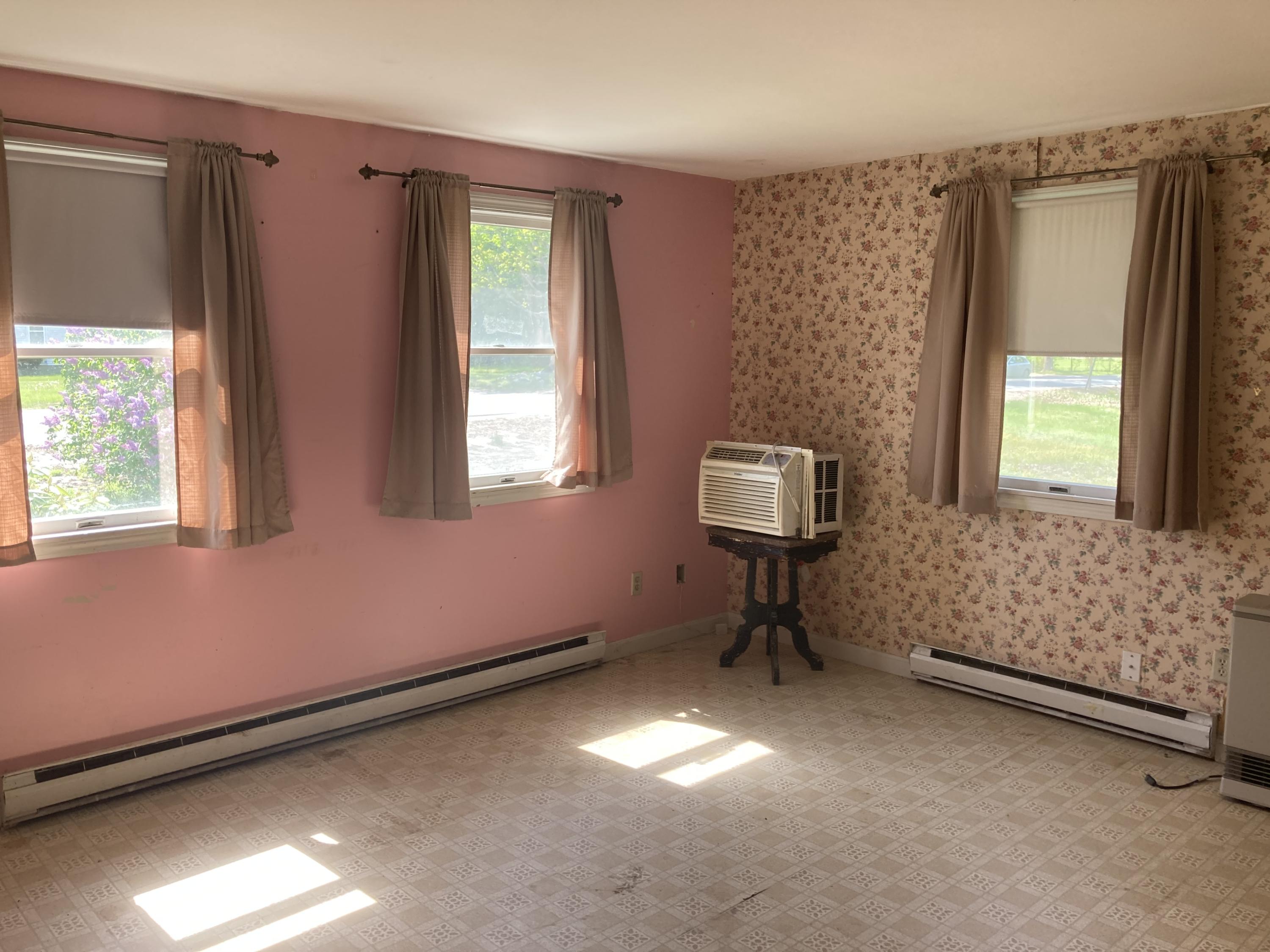 33 Highland Cliff Road Windham, ME 04062 - Photo 8 of 19 Living room