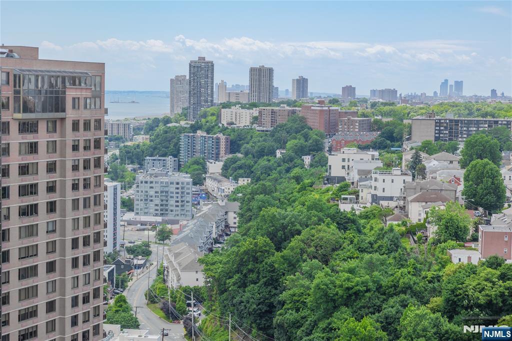 250 Gorge Road, Unit 21E Cliffside Park, NJ 07010 - Photo 20 of 50