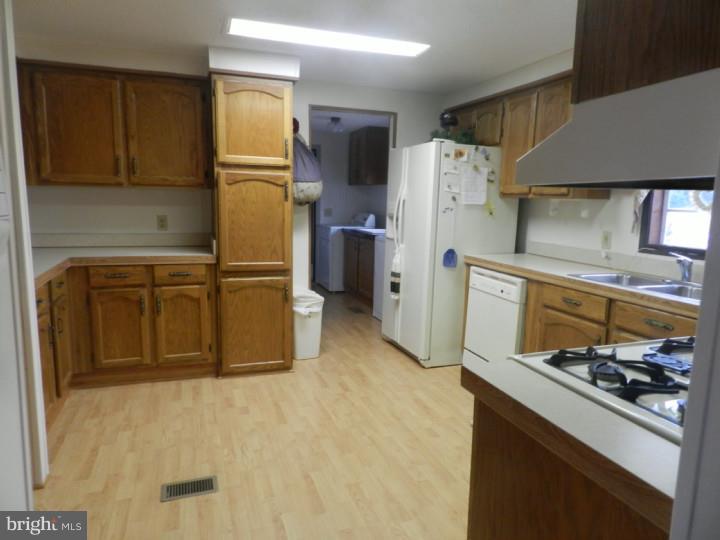 2862 Gun And Rod Club Road Houston, DE 19954 - Photo 20 of 25 Kitchen