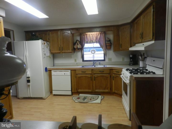 2862 Gun And Rod Club Road Houston, DE 19954 - Photo 23 of 25 Kitchen