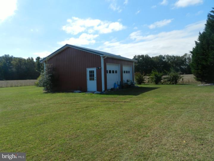 2862 Gun And Rod Club Road Houston, DE 19954 - Photo 4 of 25 Garage