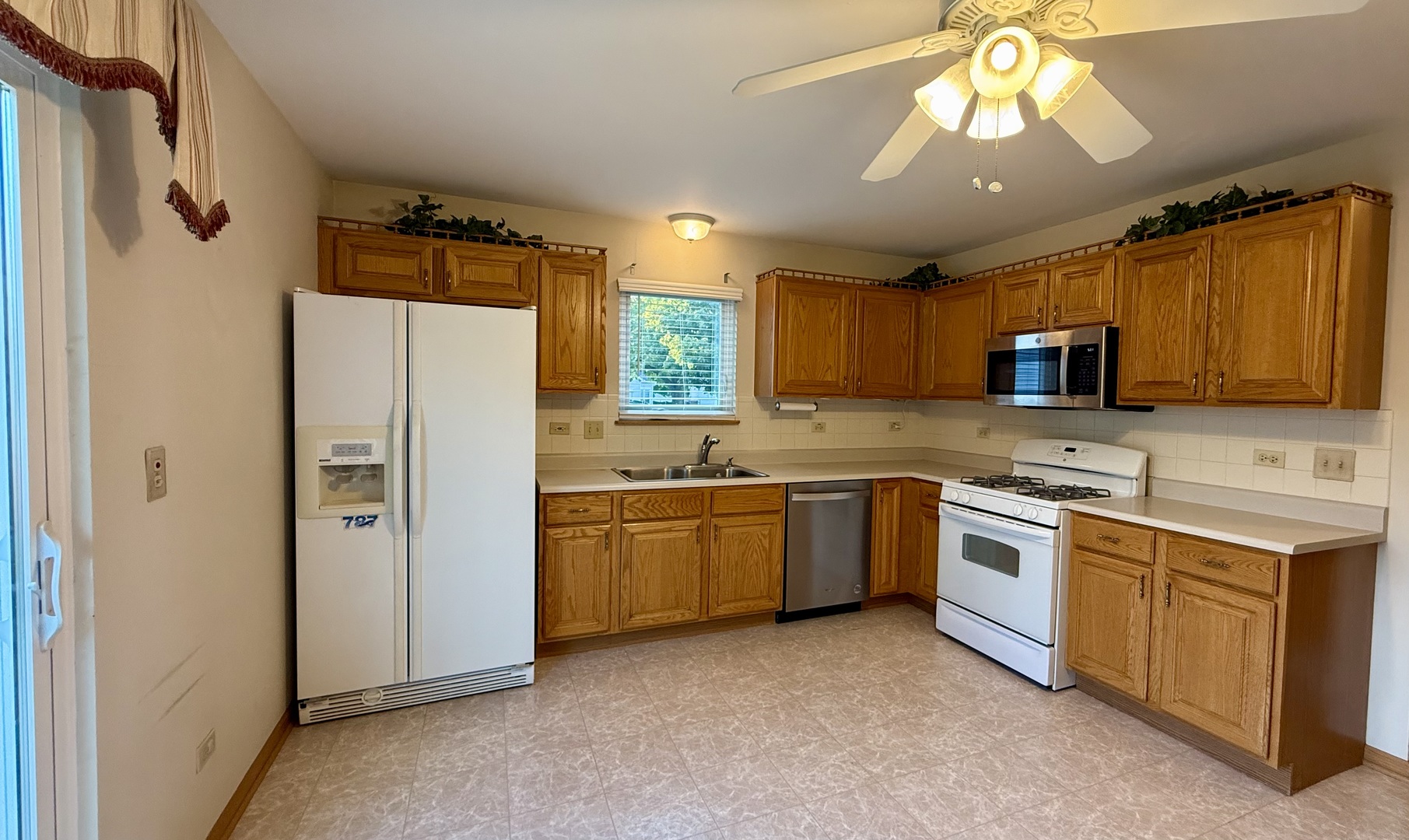 2075 Longwood Court Romeoville, IL 60446 - Photo 16 of 25 Gallery Image 16