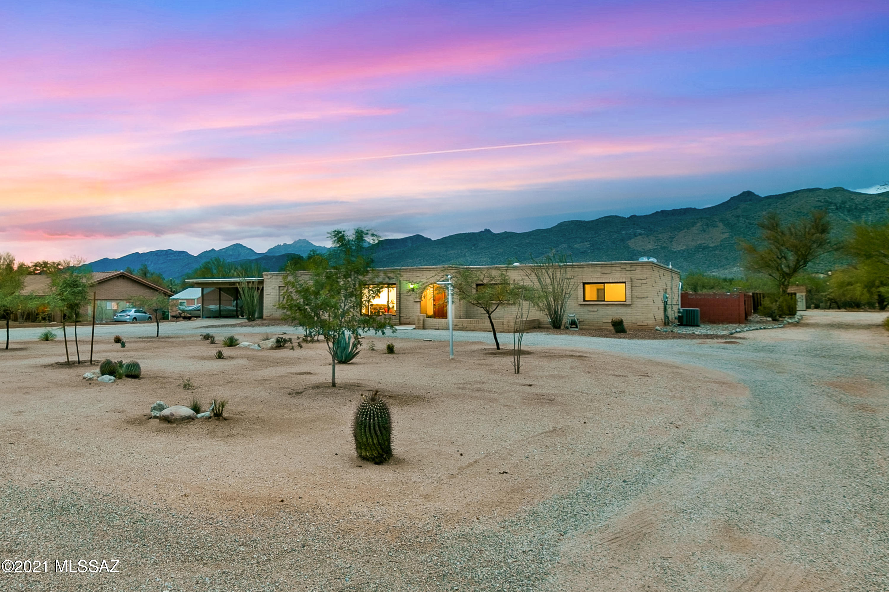 11245 East Limberlost Road Tucson, AZ 85749 - Photo 4 of 32 Gallery Image 4