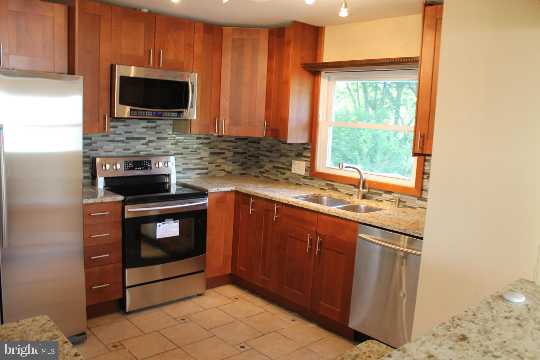 205 East Tazewell Road Sterling, VA 20164 - Photo 19 of 20 Kitchen