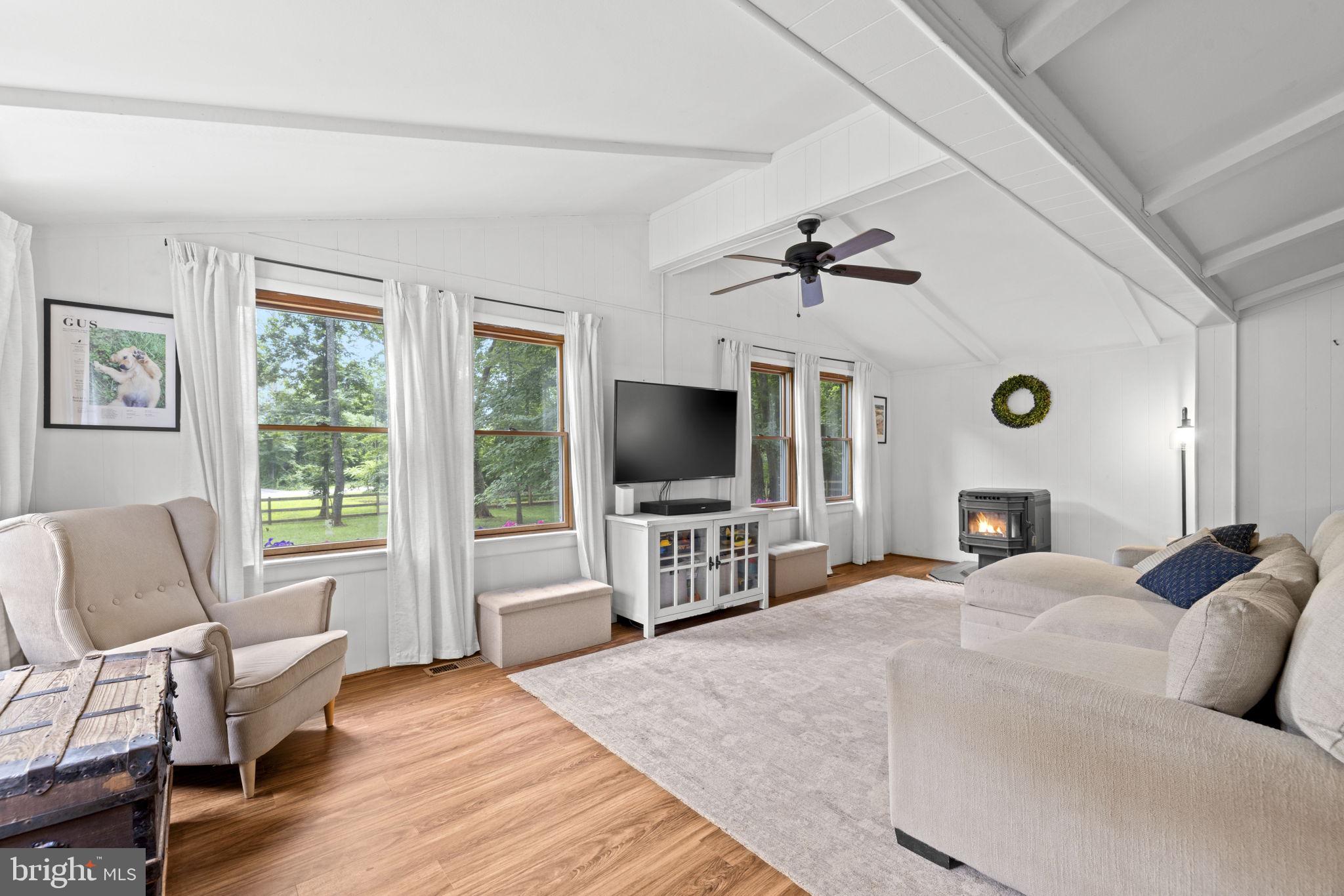 9448 Green Road Midland, VA 22728 - Photo 20 of 91 a living room with furniture and a flat screen tv