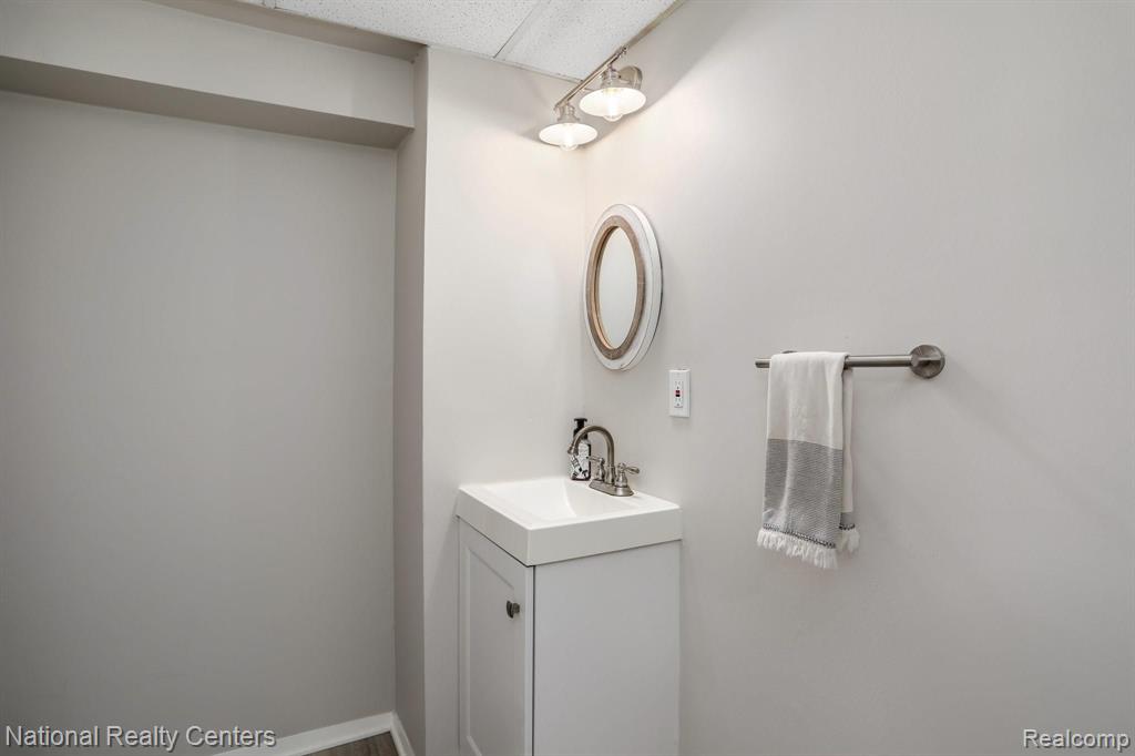 24446 Jamestowne Road Novi, MI 48375 - Photo 27 of 34