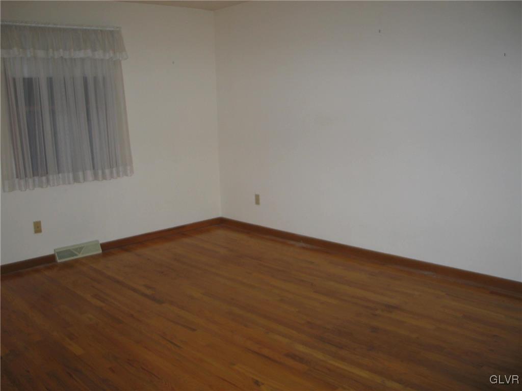 1805 Abington Road Bethlehem, PA 18018 - Photo 17 of 21 Gallery Image 17