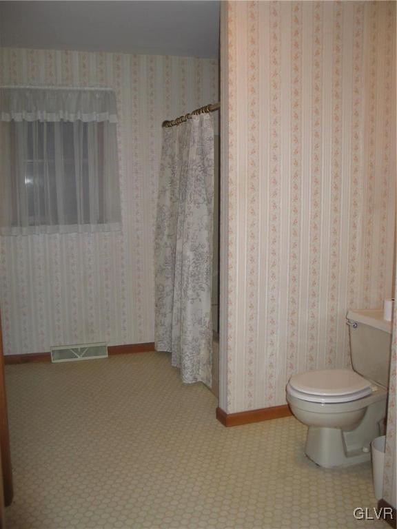 1805 Abington Road Bethlehem, PA 18018 - Photo 19 of 21 Gallery Image 19