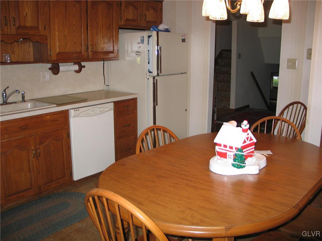 1805 Abington Road Bethlehem, PA 18018 - Photo 7 of 21 Gallery Image 7