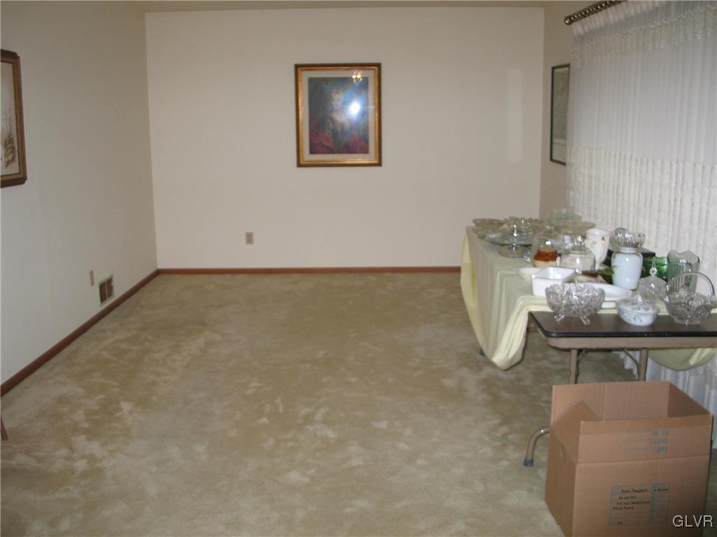 1805 Abington Road Bethlehem, PA 18018 - Photo 9 of 21 Gallery Image 9
