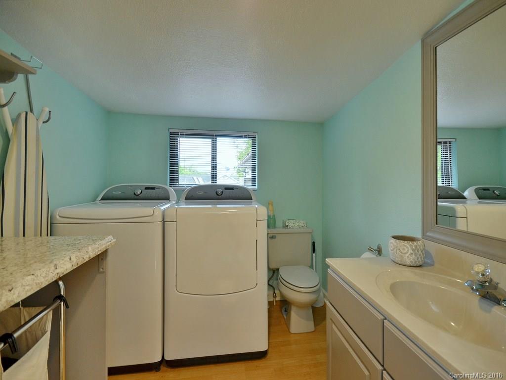 442 Thompson Cove Road Clyde, NC 28721 - Photo 8 of 20 a utility room with dryer and washer