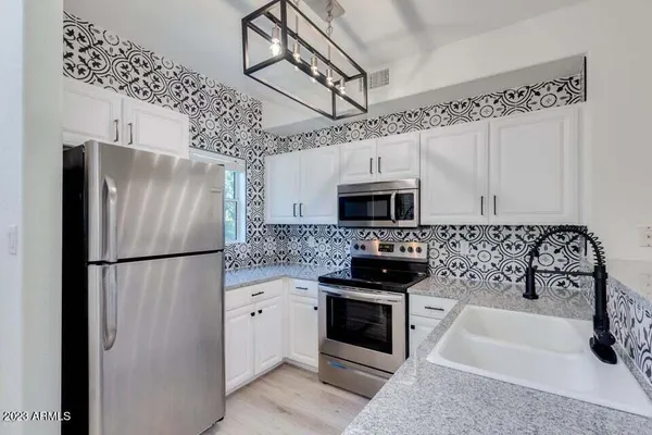 $2,000 | 160 West Commerce Court, Gilbert, AZ 85233