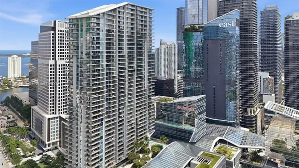 $6,175 | 68 Southeast 6th Street, Unit 2702, Miami, FL 33131