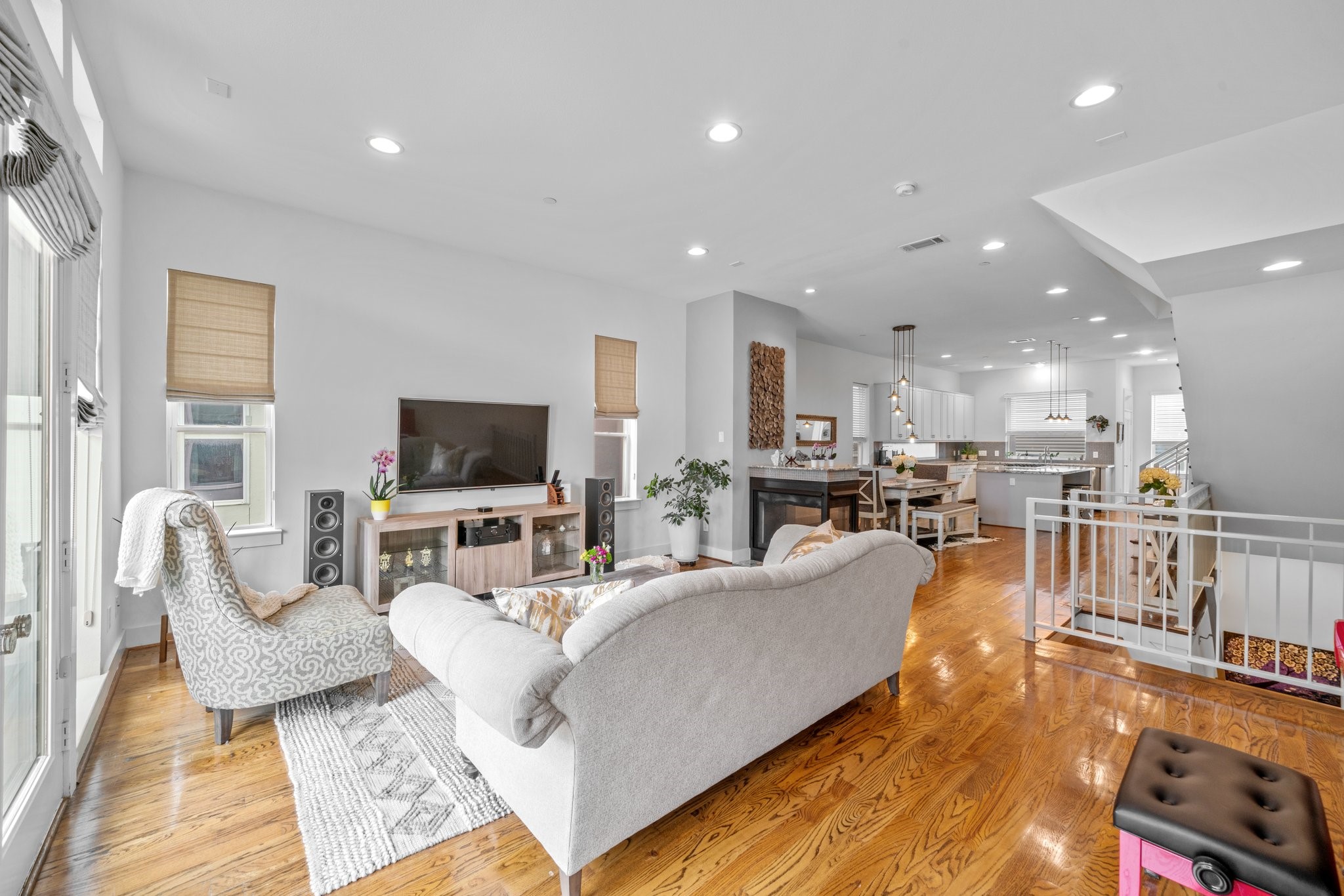 1804 Prospect Street Houston, TX 77004 - Photo 24 of 49 Large space for gathering.