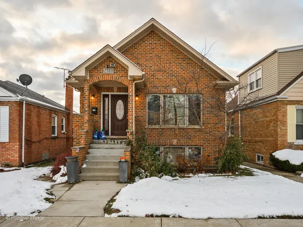 $575,000 | 3740 North Pacific Avenue, Chicago, IL 60634