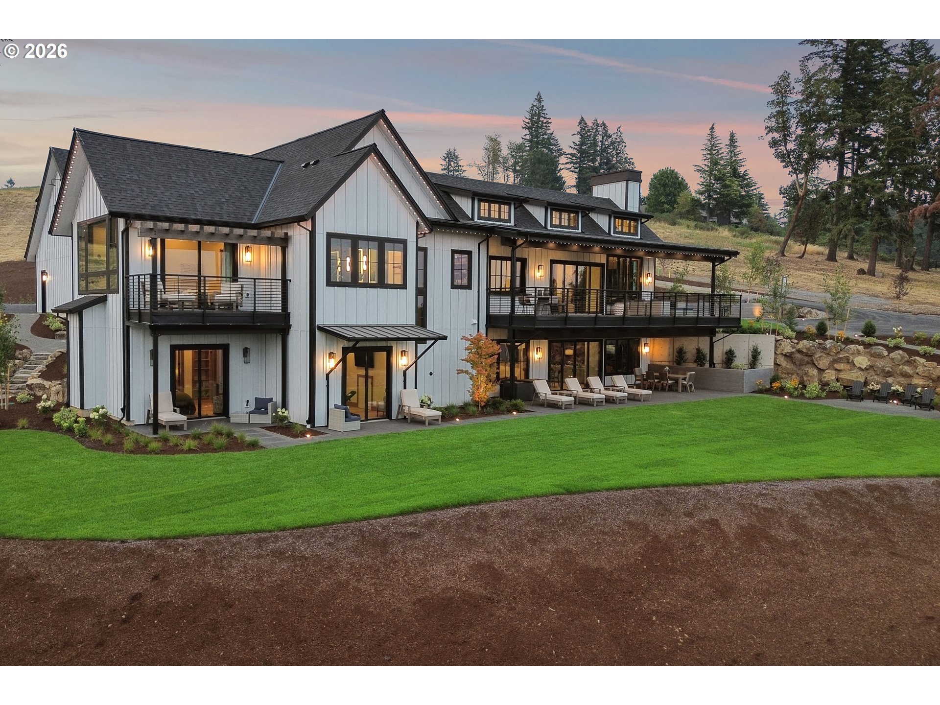 527 Southwest Hoffman Road West Linn, OR 97068 - Photo 7 of 48 Gallery Image 7