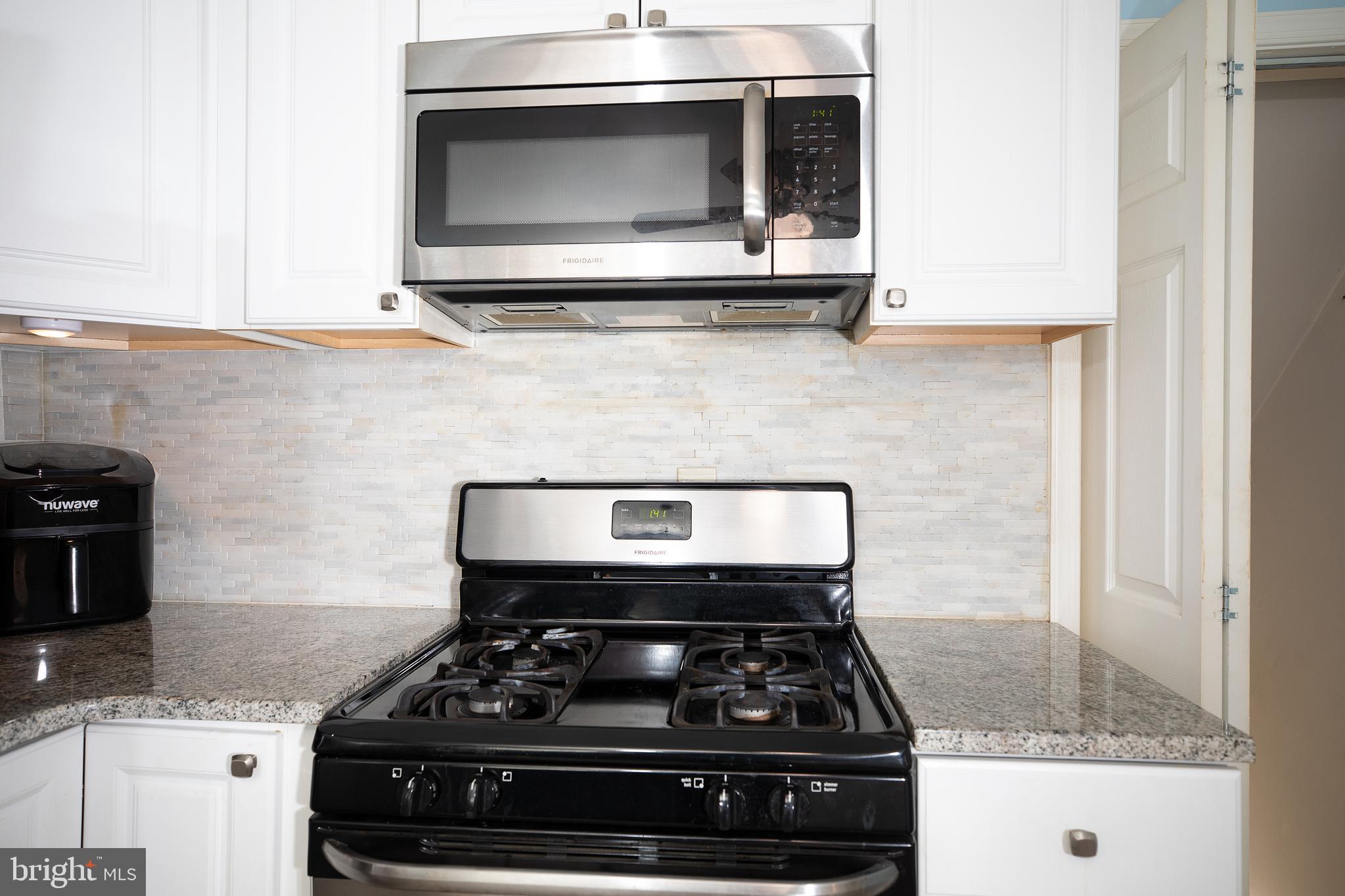 519 Ridley Avenue Folsom, PA 19033 - Photo 10 of 22 Stainless Steel Appliances