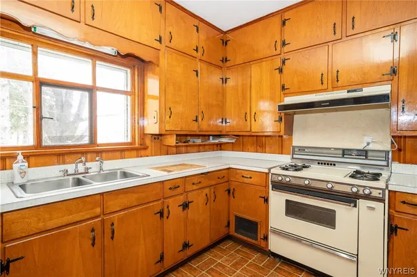 $359,900 | 13522 N Road, Alden, NY 14004