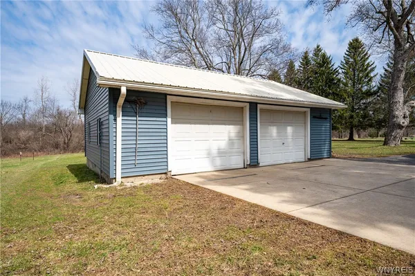 $359,900 | 13522 N Road, Alden, NY 14004