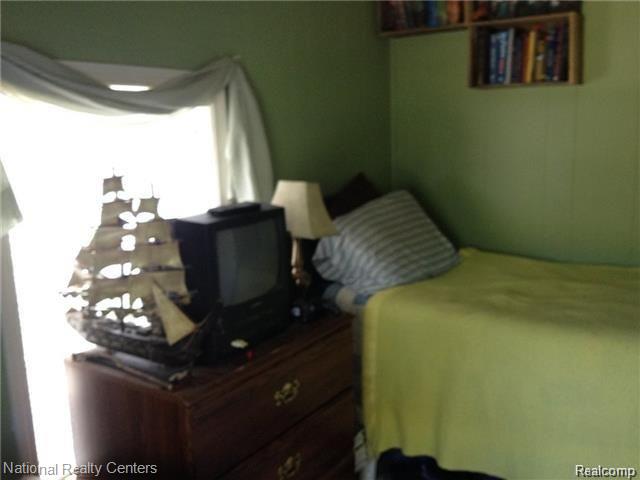 8985 Clyde Road Fenton, MI 48430 - Photo 29 of 37 30.jpg