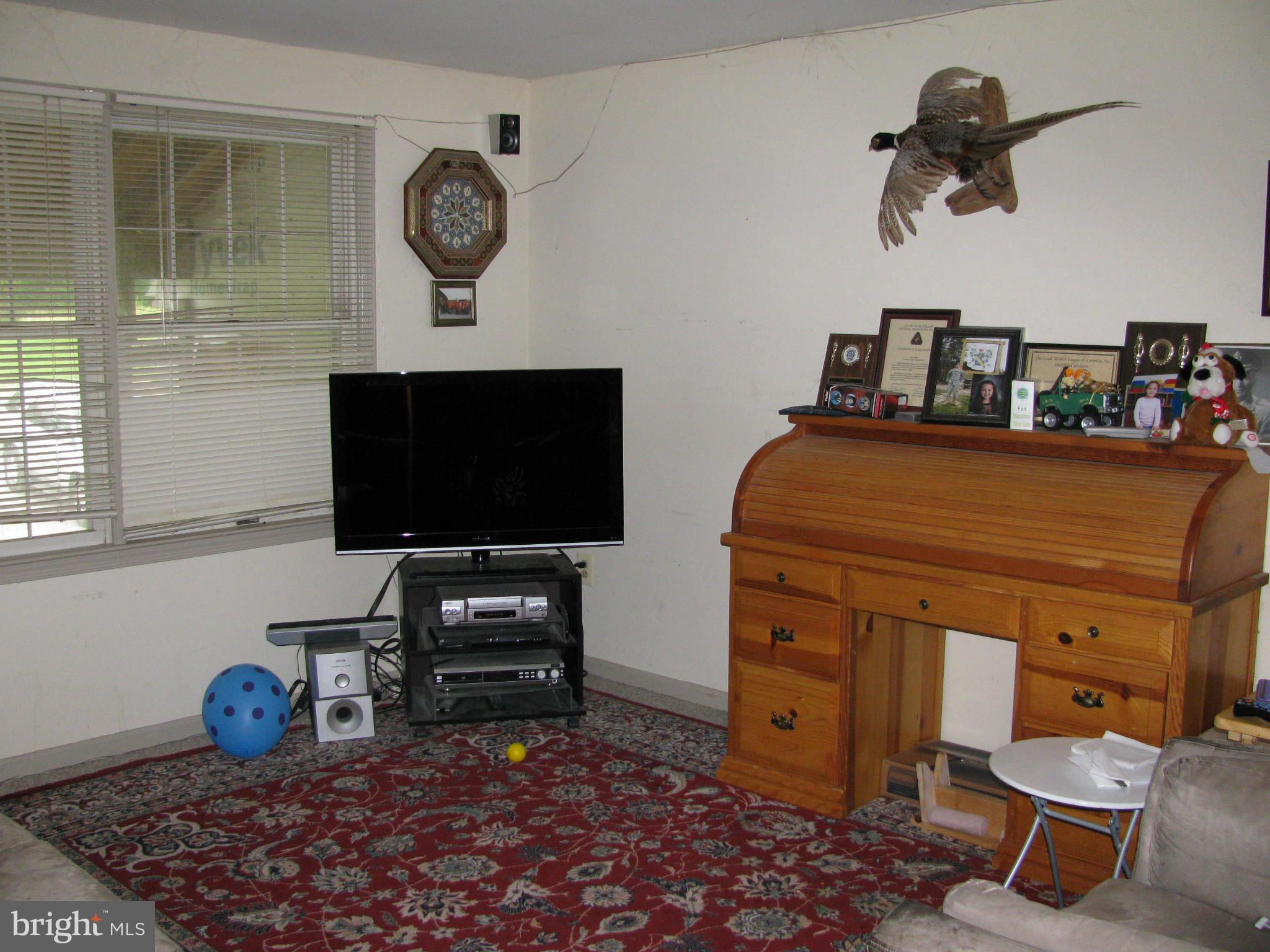 8055 Old Receiver Road Frederick, MD 21702 - Photo 17 of 28 Living Room