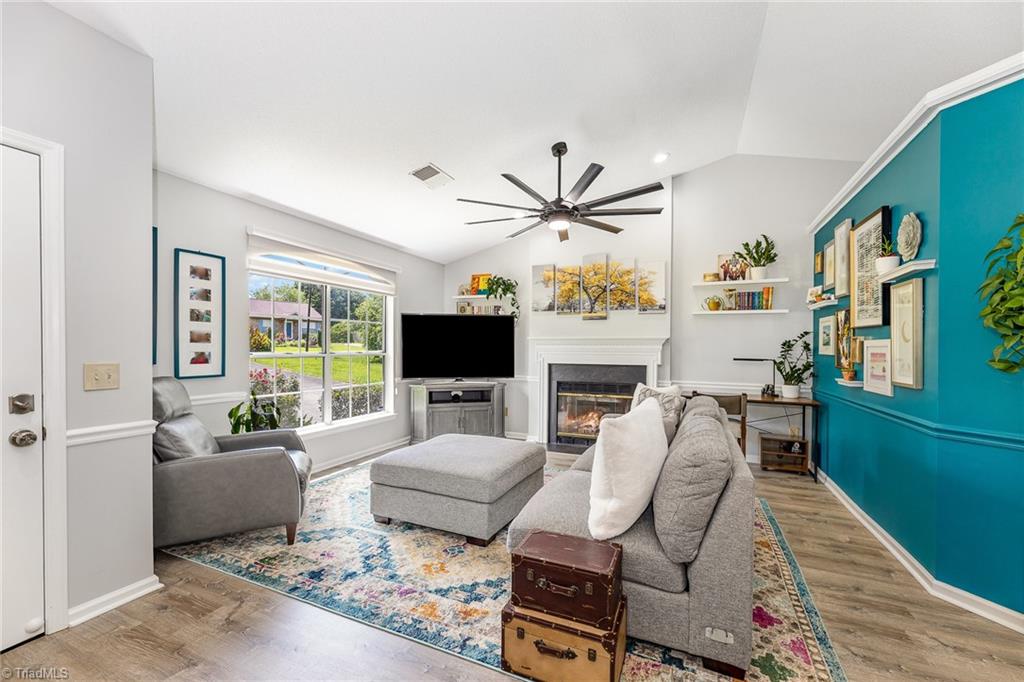 3929 Landover Drive High Point, NC 27265 - Photo 3 of 17 Living room